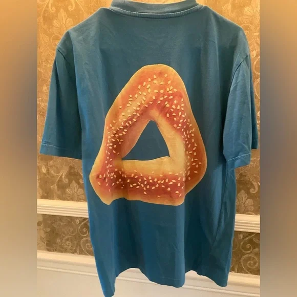 PALACE Blue Tee with Geometric Design - Picture 4 of 4